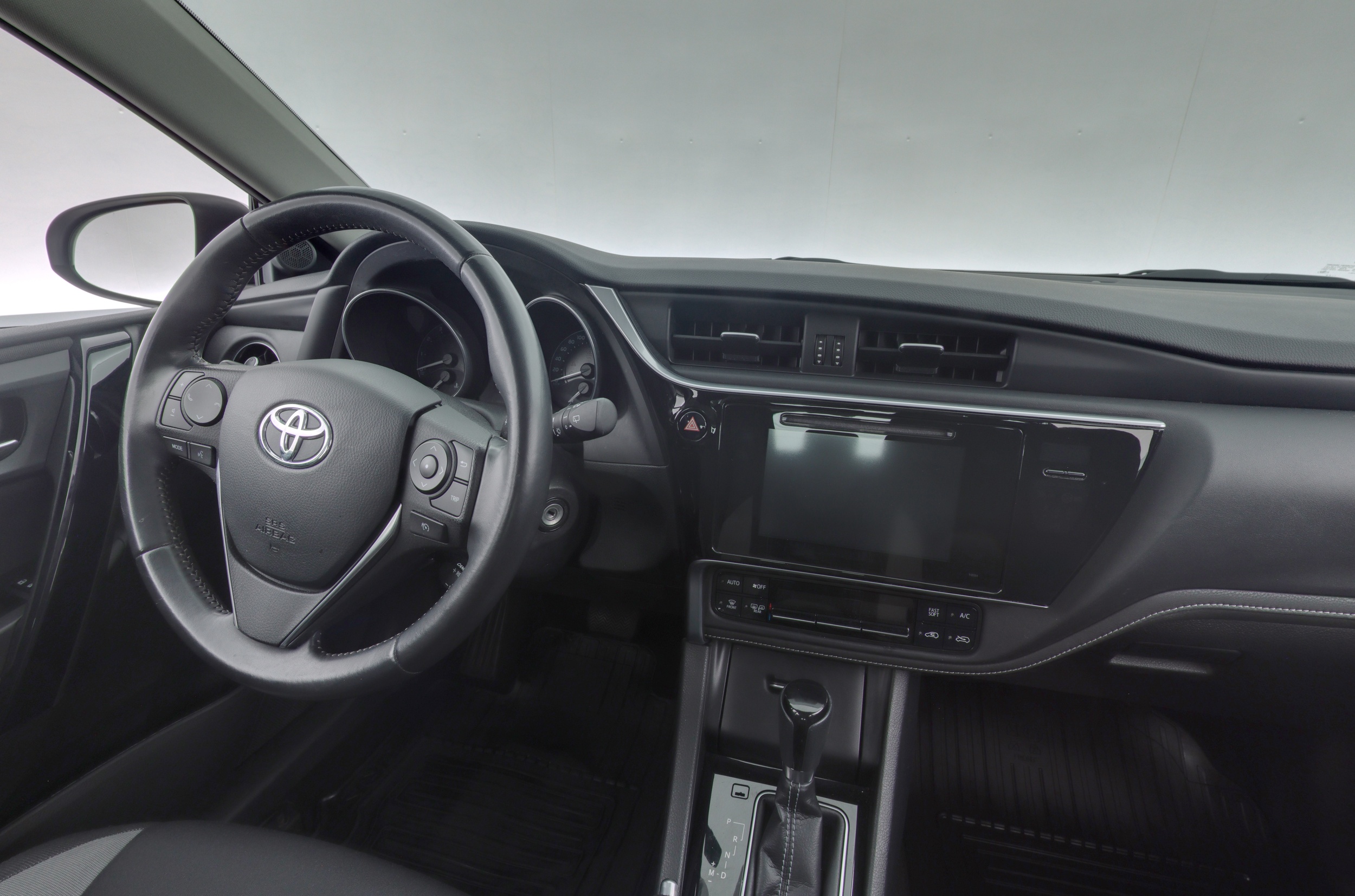TOYOTA AURIS 2016