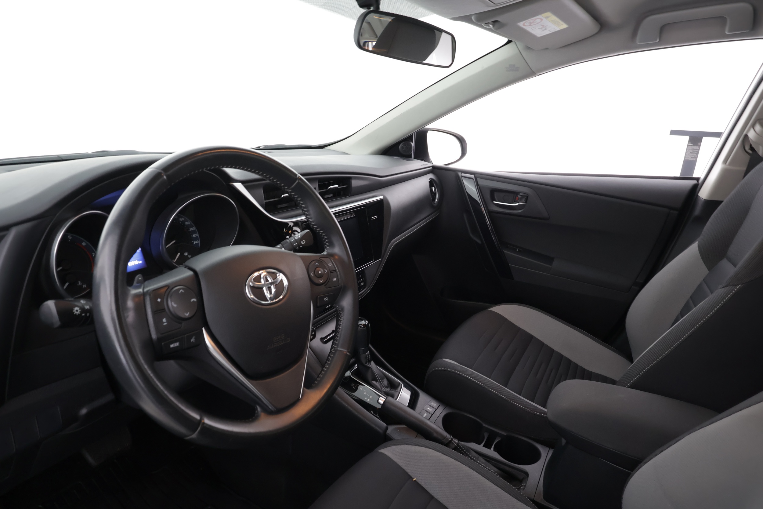 TOYOTA AURIS 2016