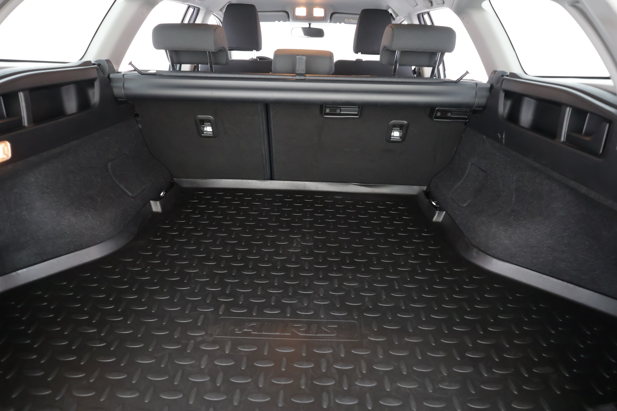 TOYOTA AURIS 2016