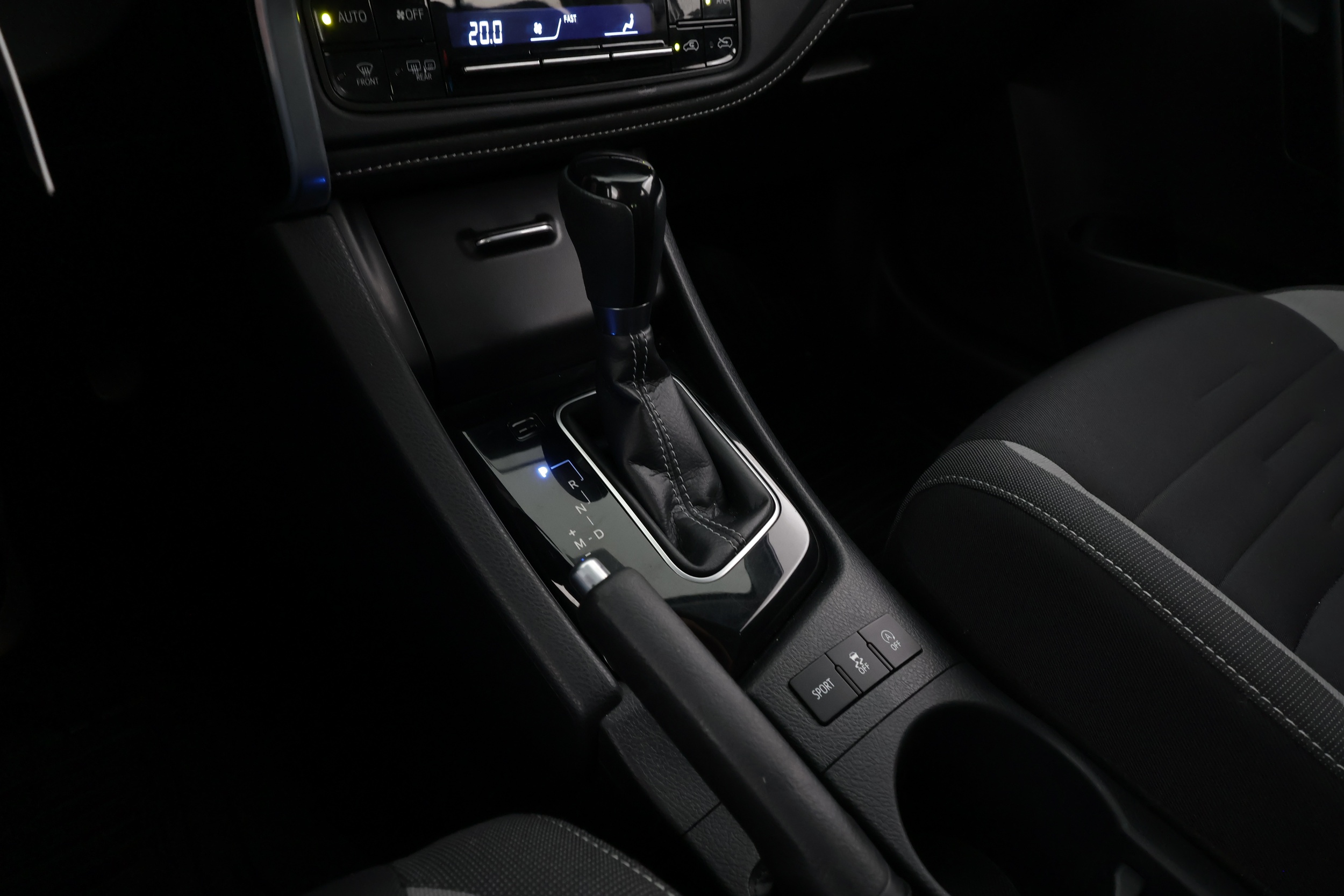 TOYOTA AURIS 2016