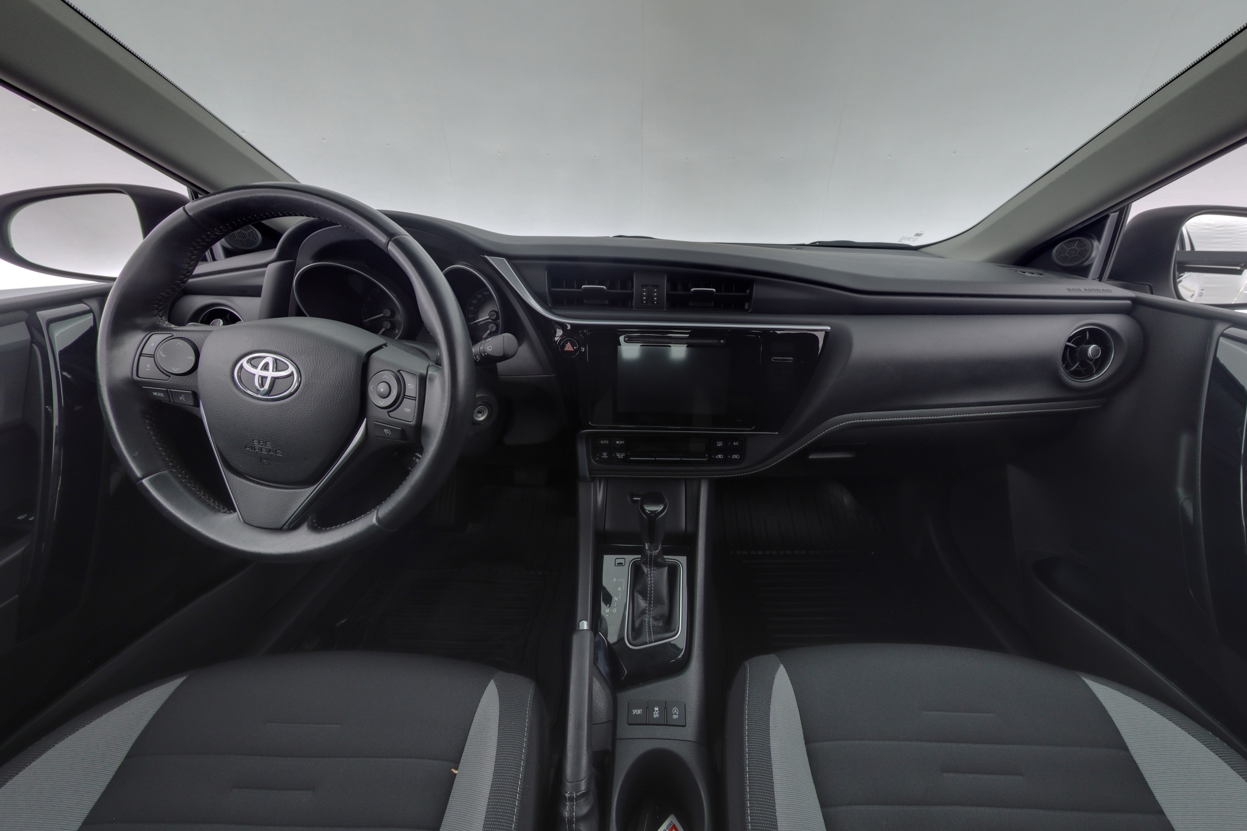 TOYOTA AURIS 2016