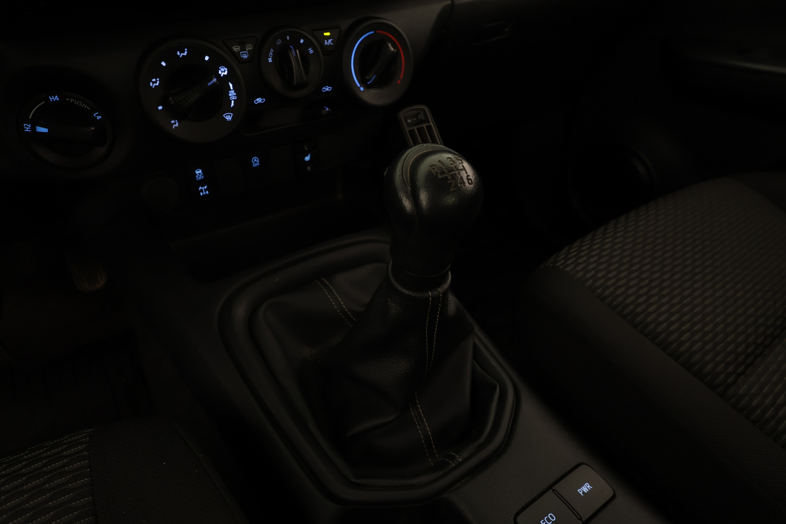 TOYOTA HILUX 2022