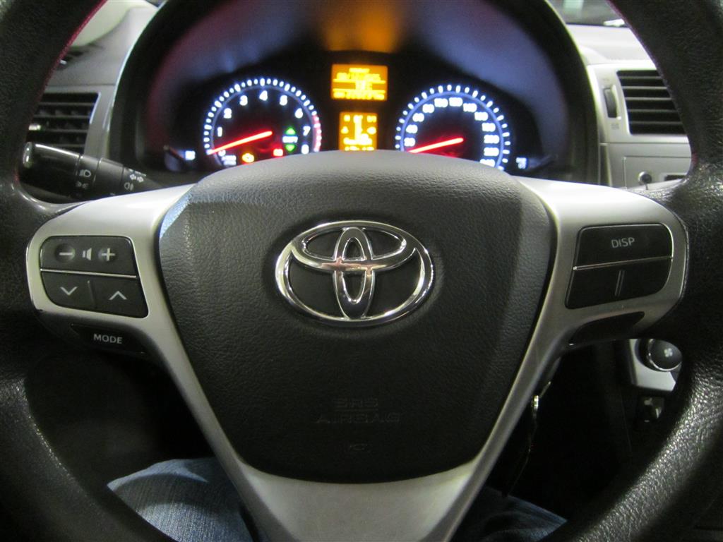 Toyota Avensis 2012