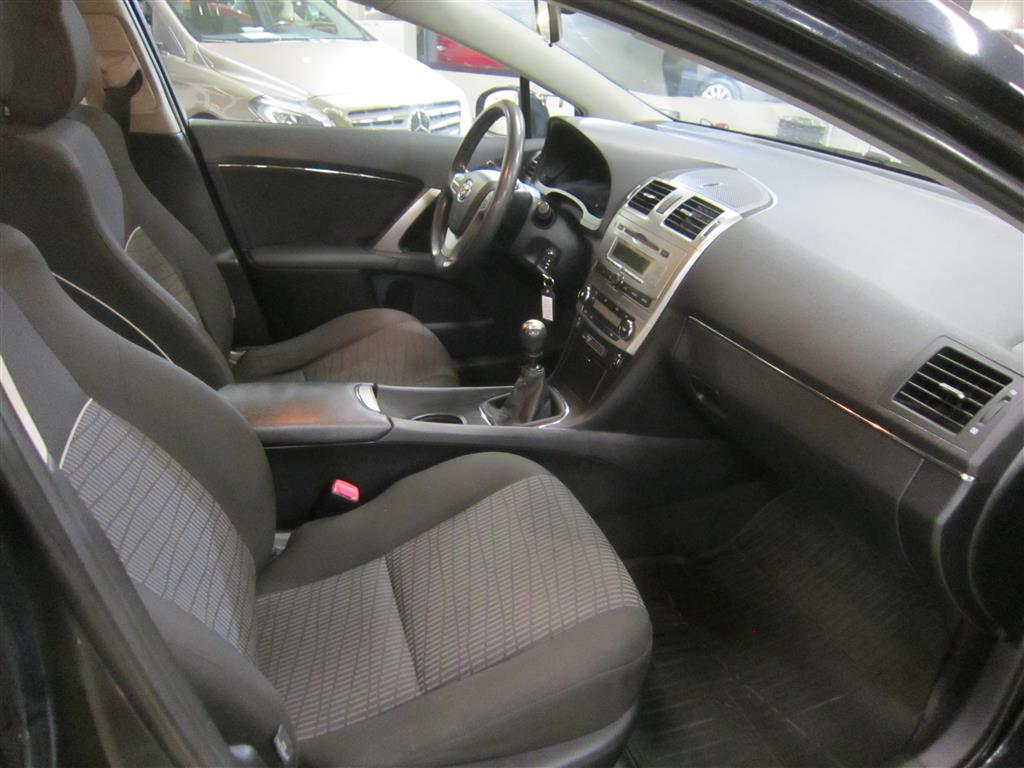 Toyota Avensis 2012