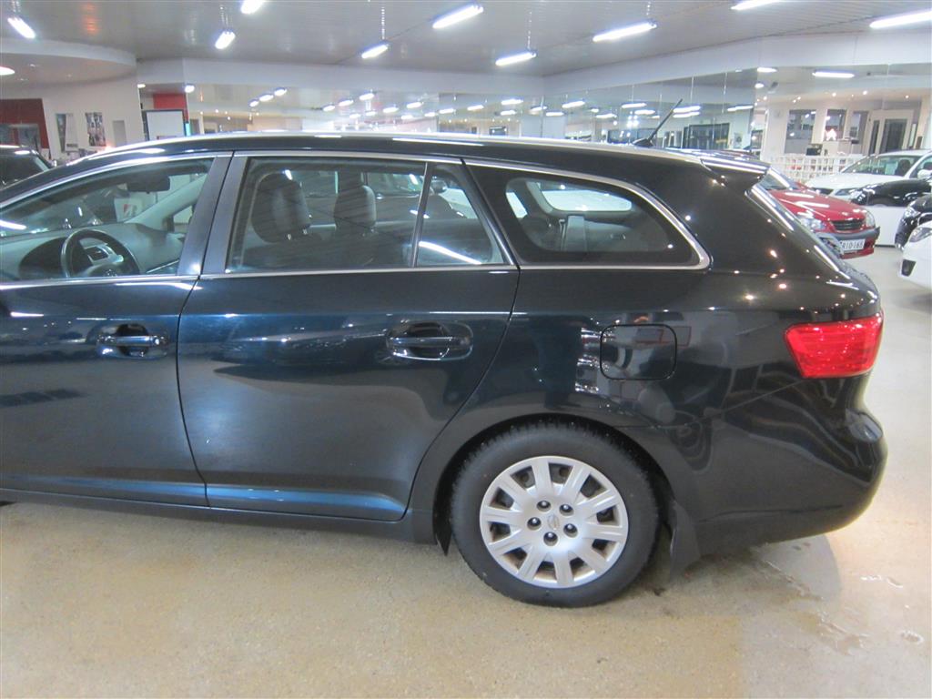 Toyota Avensis 2012