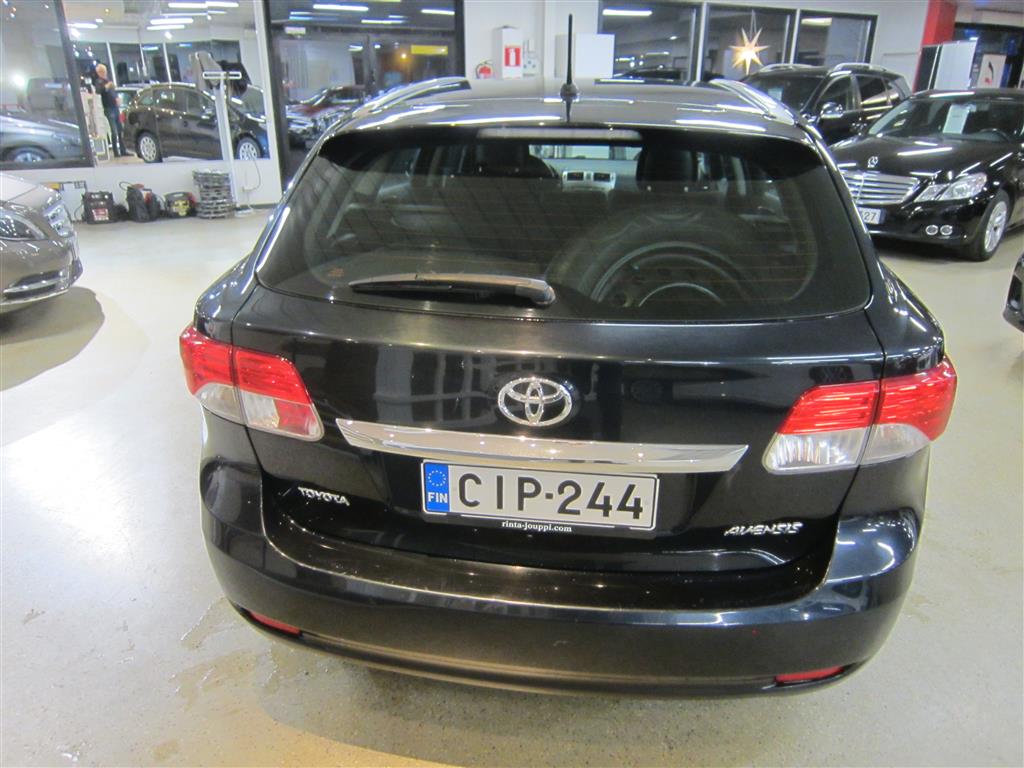 Toyota Avensis 2012