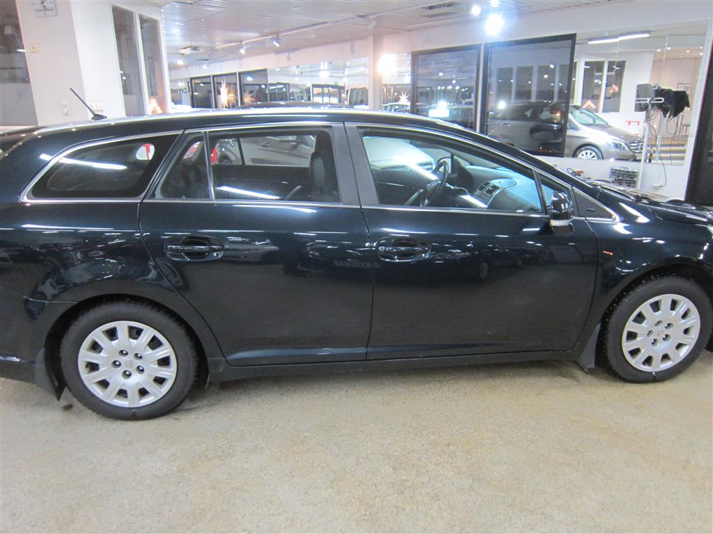 Toyota Avensis 2012