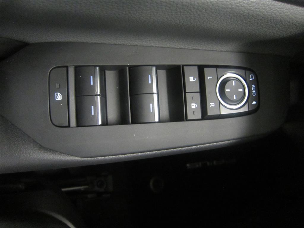 Toyota Prius Plug-in 2023