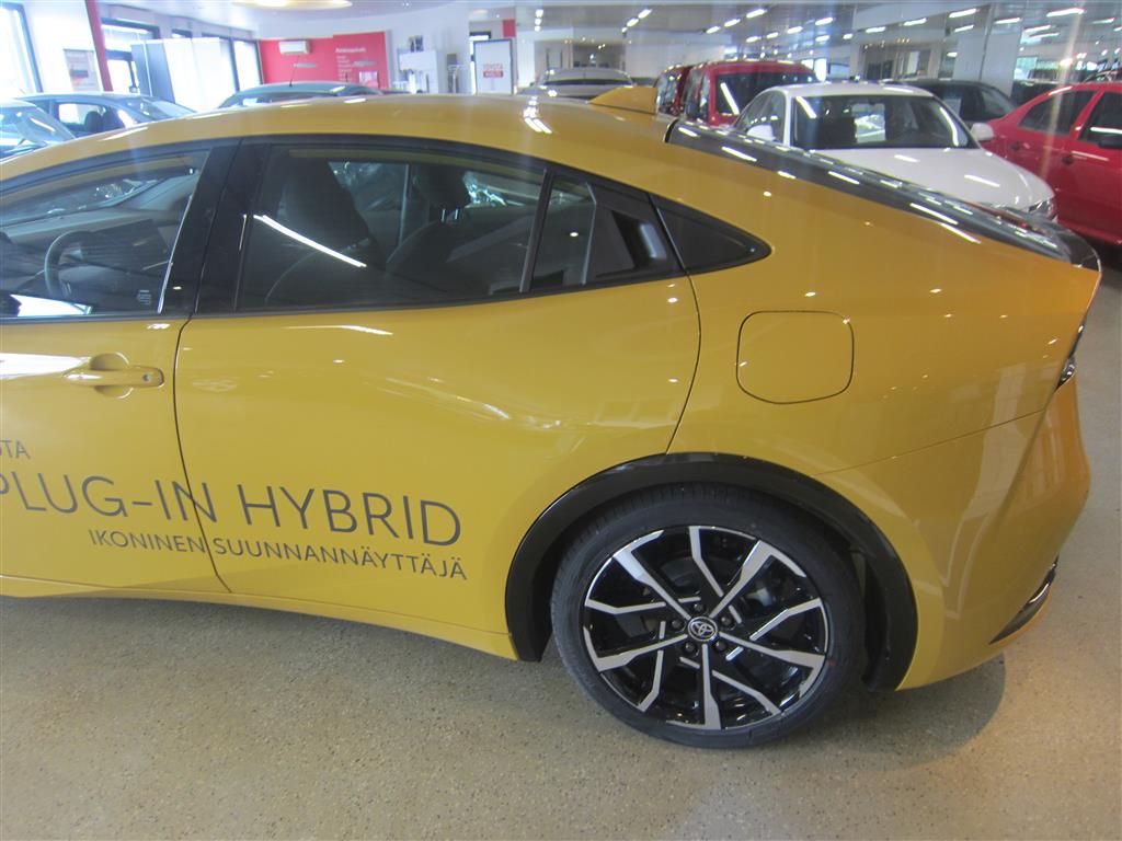 Toyota Prius Plug-in 2023