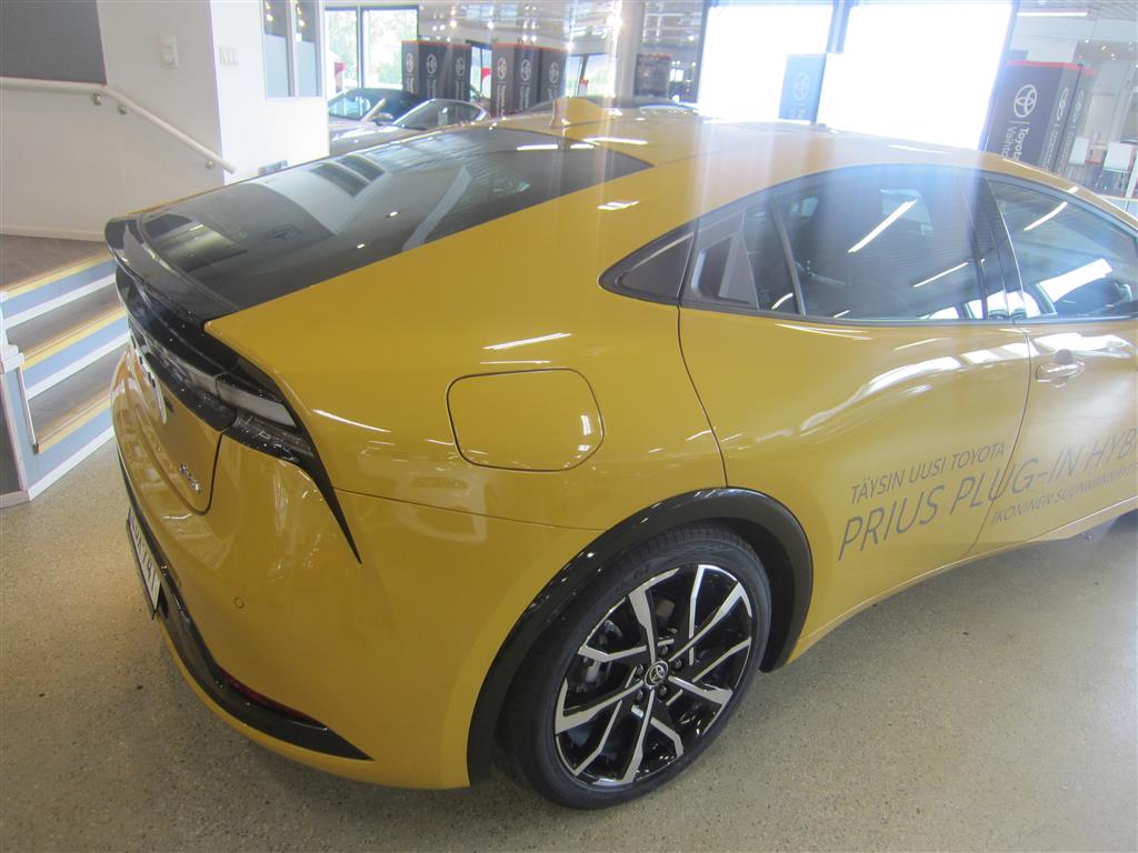 Toyota Prius Plug-in 2023