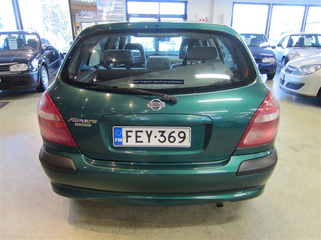 Nissan Almera 2001