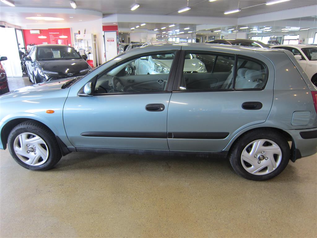 Nissan Almera 2002