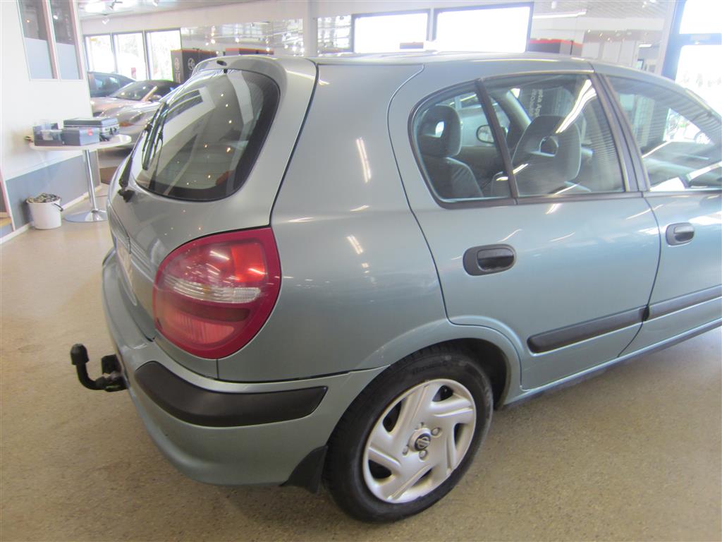 Nissan Almera 2002