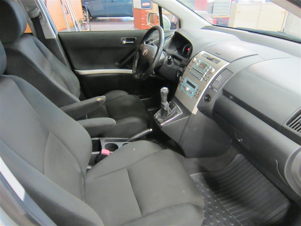 Toyota Corolla Verso 2004