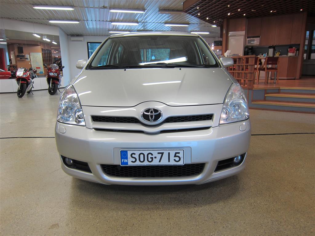 Toyota Corolla Verso 2004