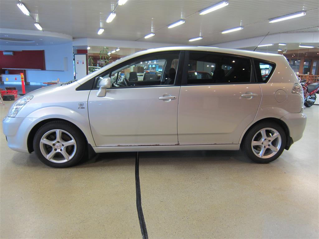 Toyota Corolla Verso 2004