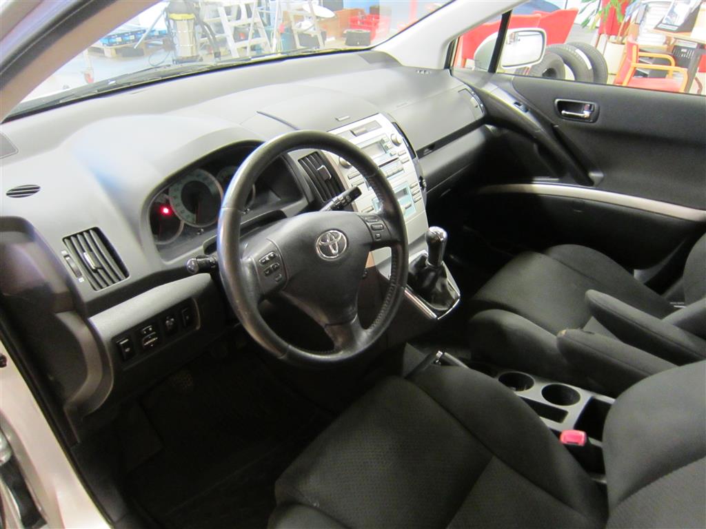 Toyota Corolla Verso 2004