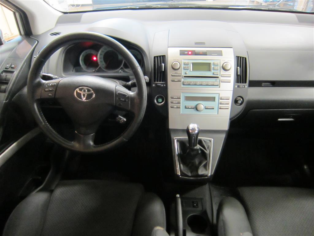 Toyota Corolla Verso 2004