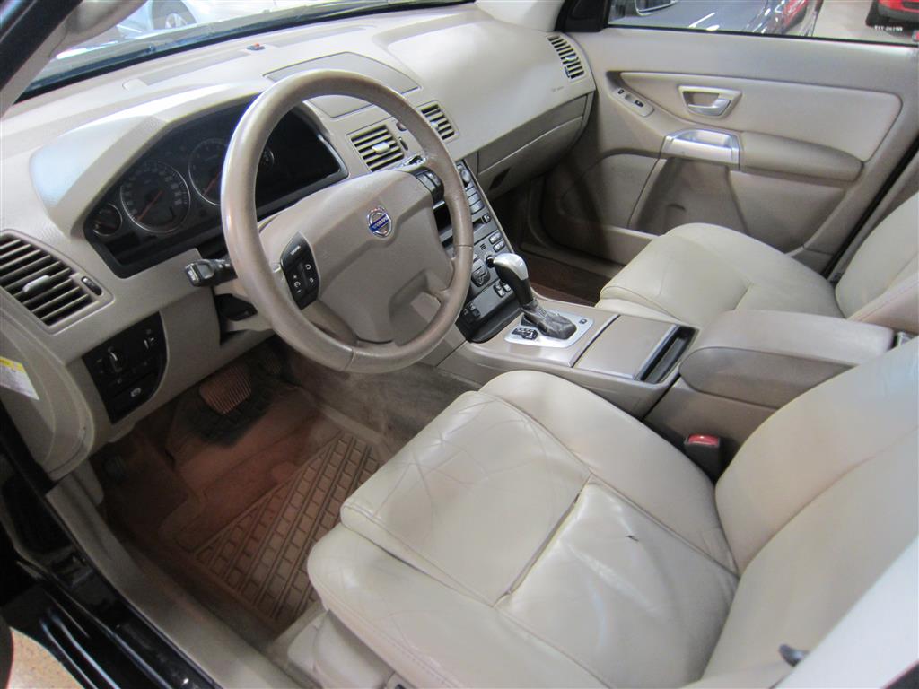 Volvo XC90 2004