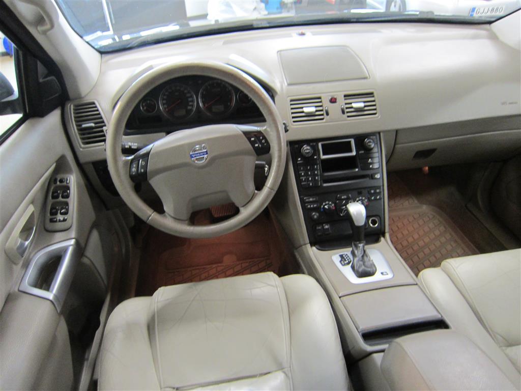 Volvo XC90 2004