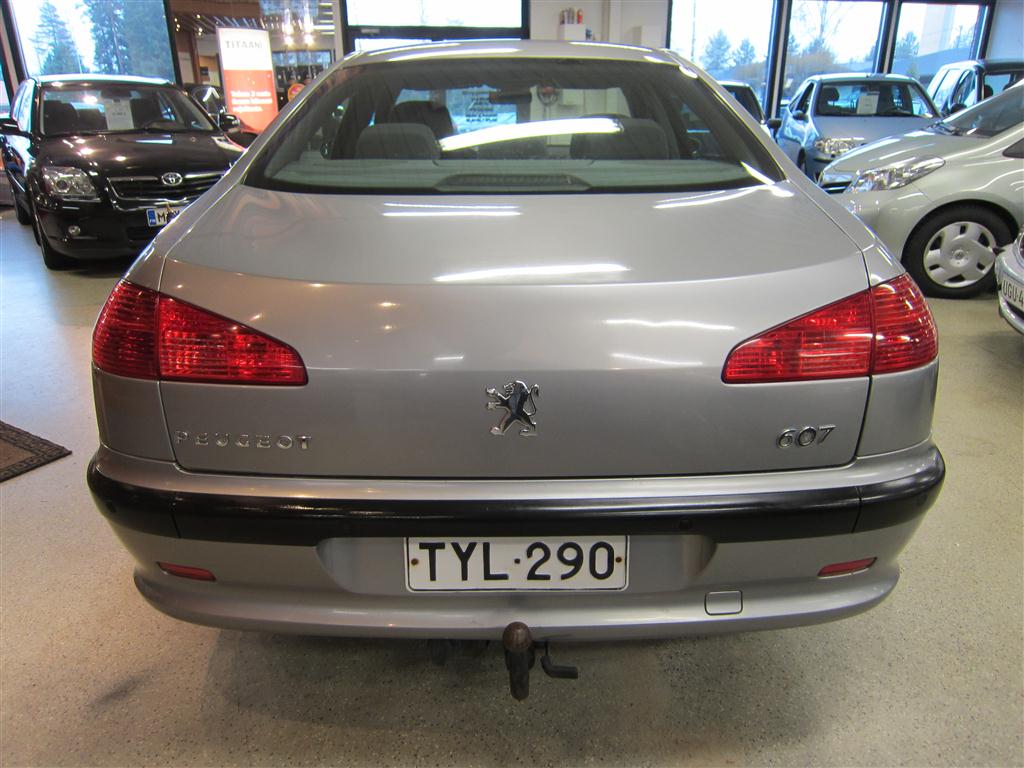 Peugeot 607 2001