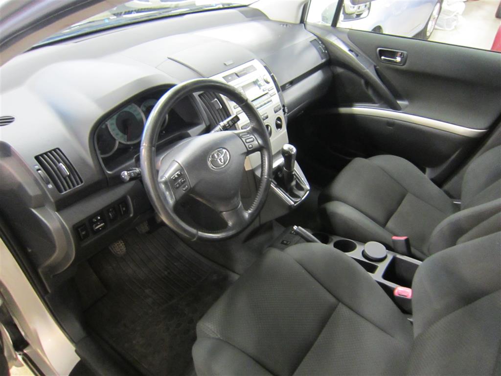 Toyota Corolla Verso 2005