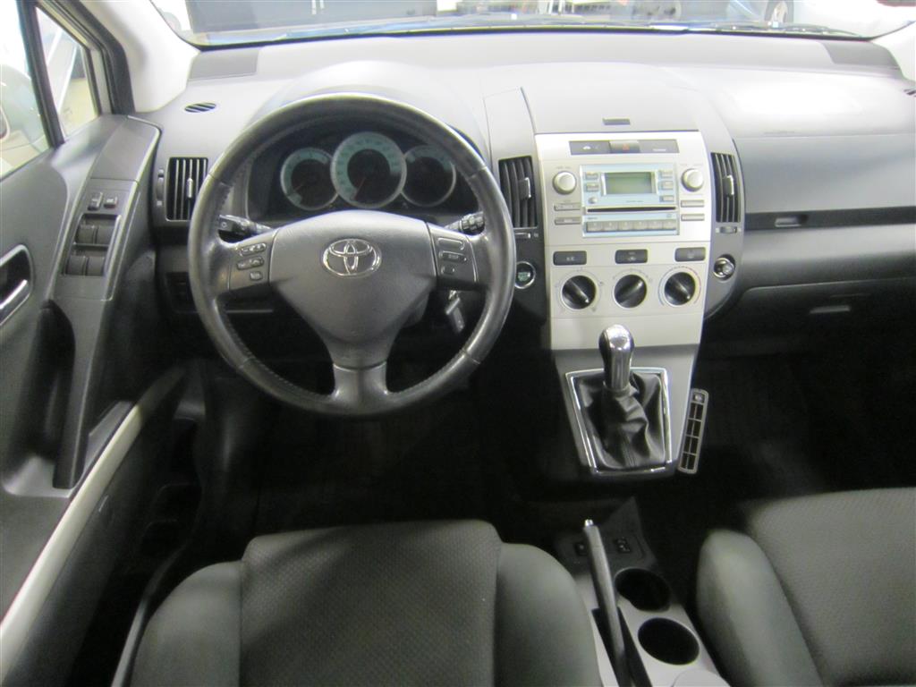 Toyota Corolla Verso 2005