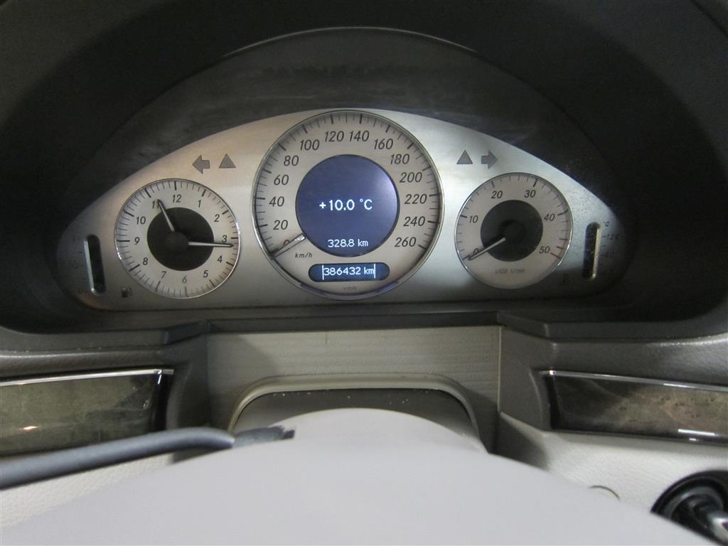 Mercedes-Benz E 2003