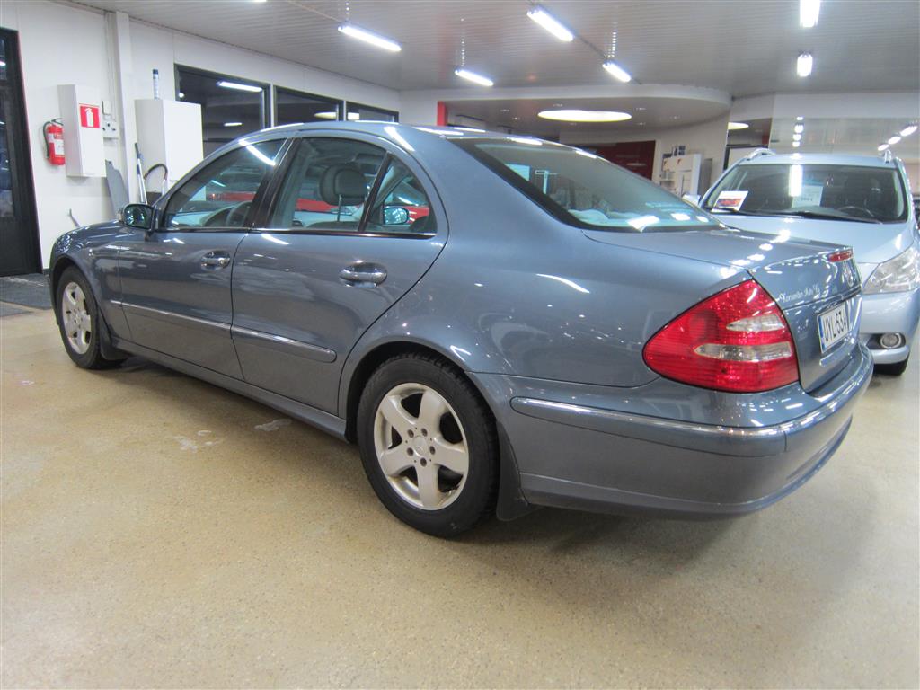 Mercedes-Benz E 2003