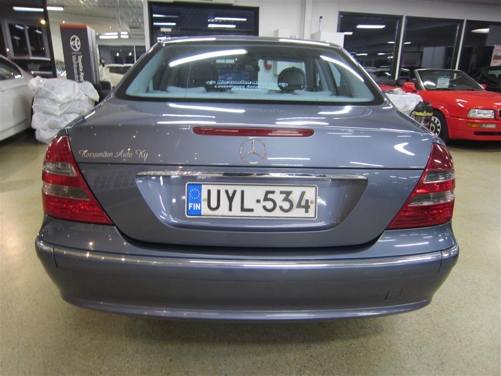 Mercedes-Benz E 2003