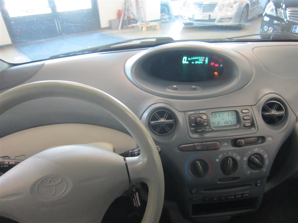 Toyota Yaris 2001