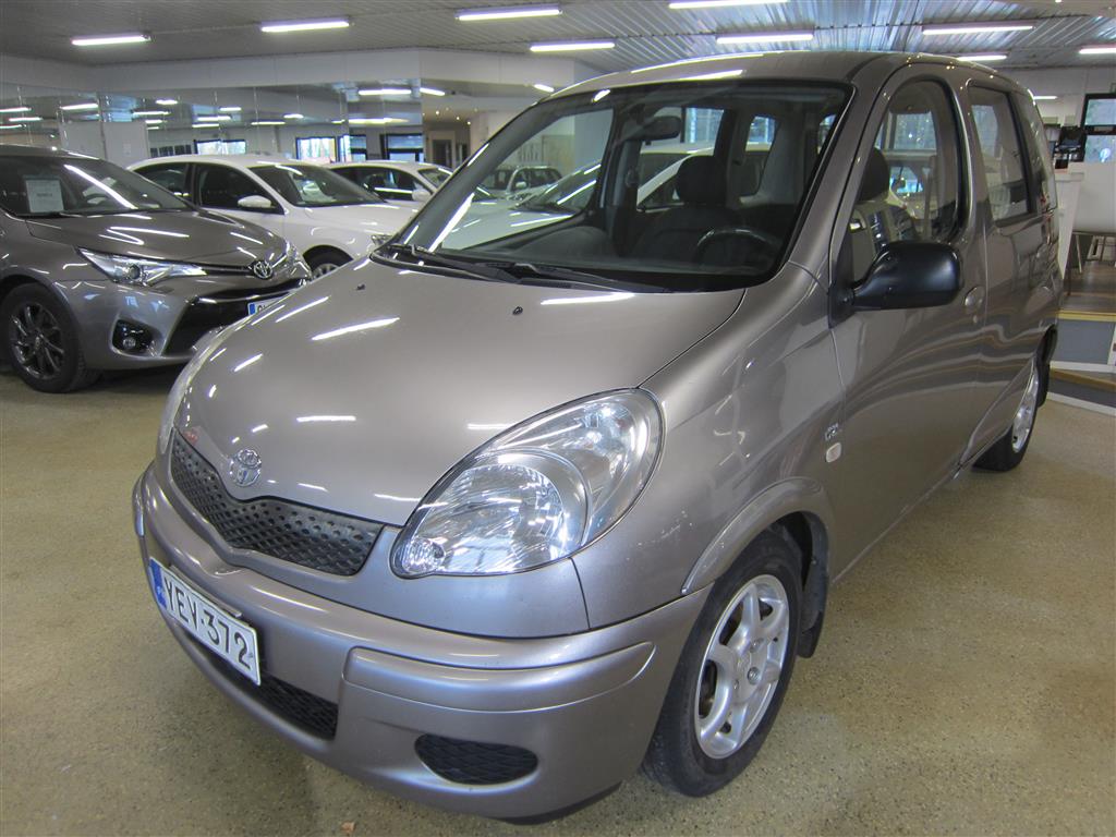 Toyota Yaris Verso 2003