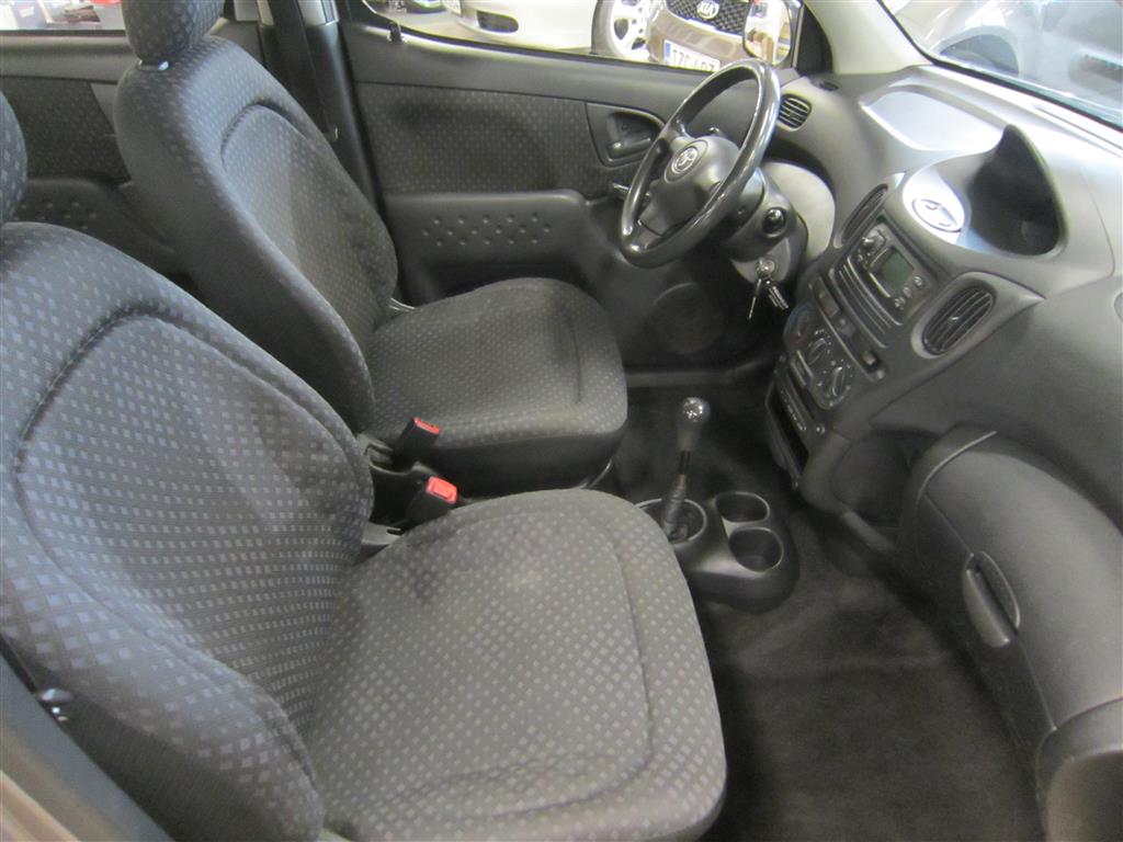 Toyota Yaris Verso 2003