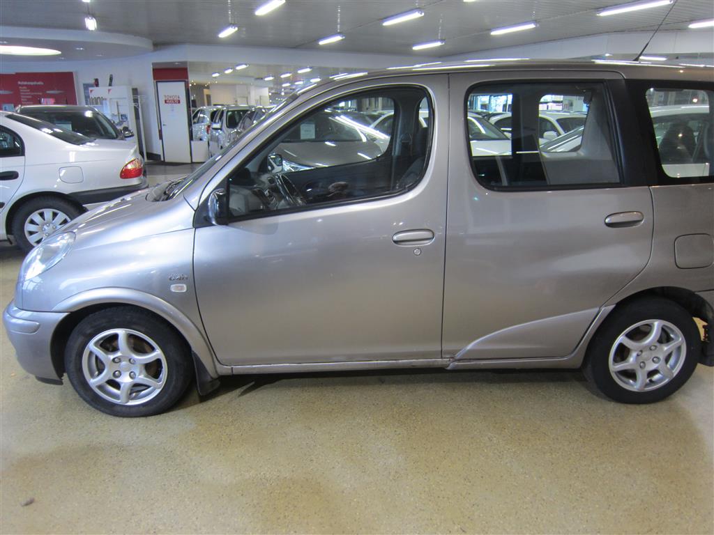 Toyota Yaris Verso 2003
