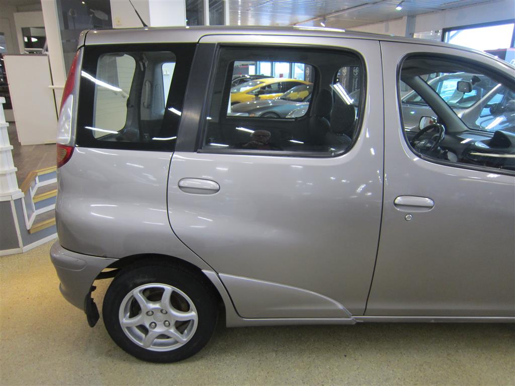 Toyota Yaris Verso 2003