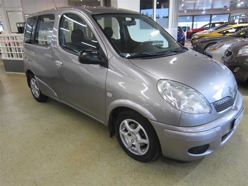 Toyota Yaris Verso 2003