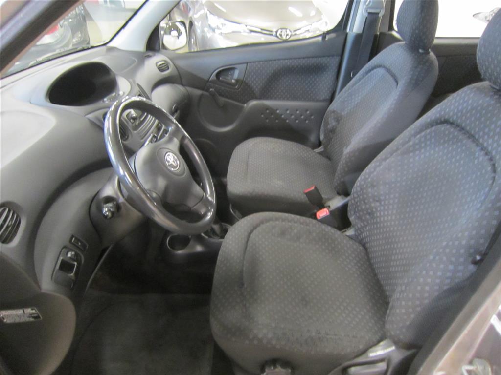 Toyota Yaris Verso 2003