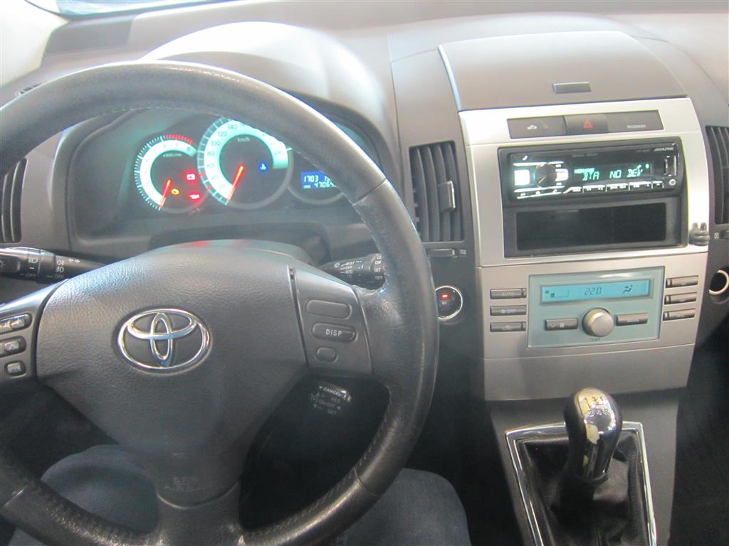Toyota Corolla Verso 2005