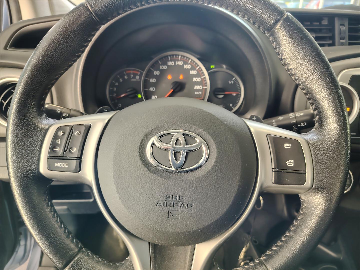 TOYOTA YARIS 2012