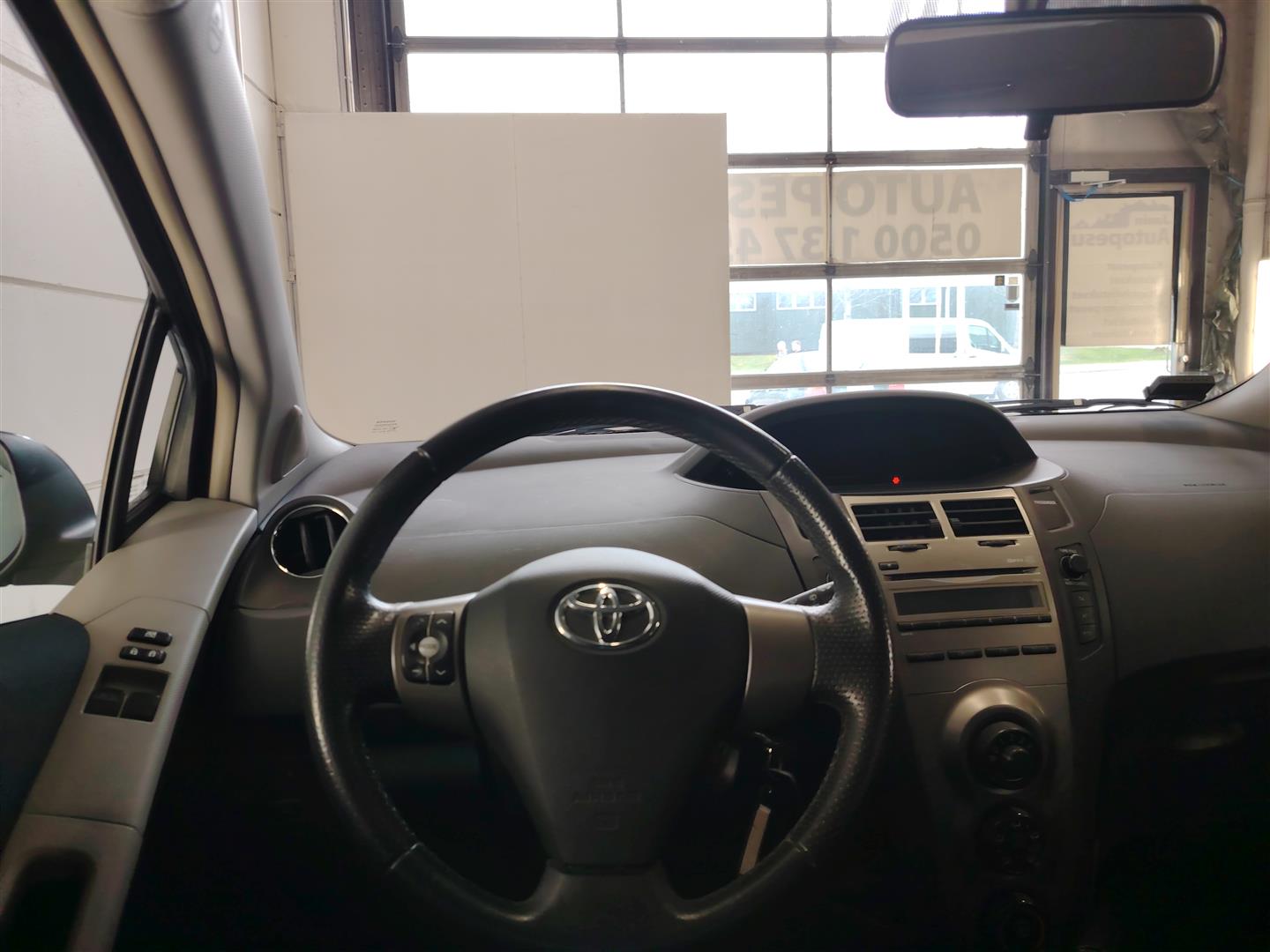 TOYOTA YARIS 2010