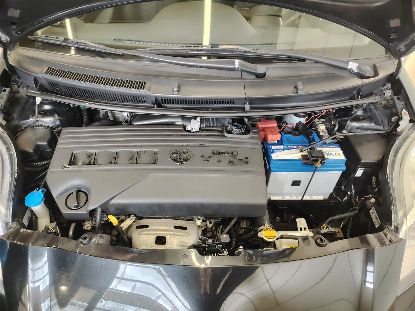 TOYOTA YARIS 2010