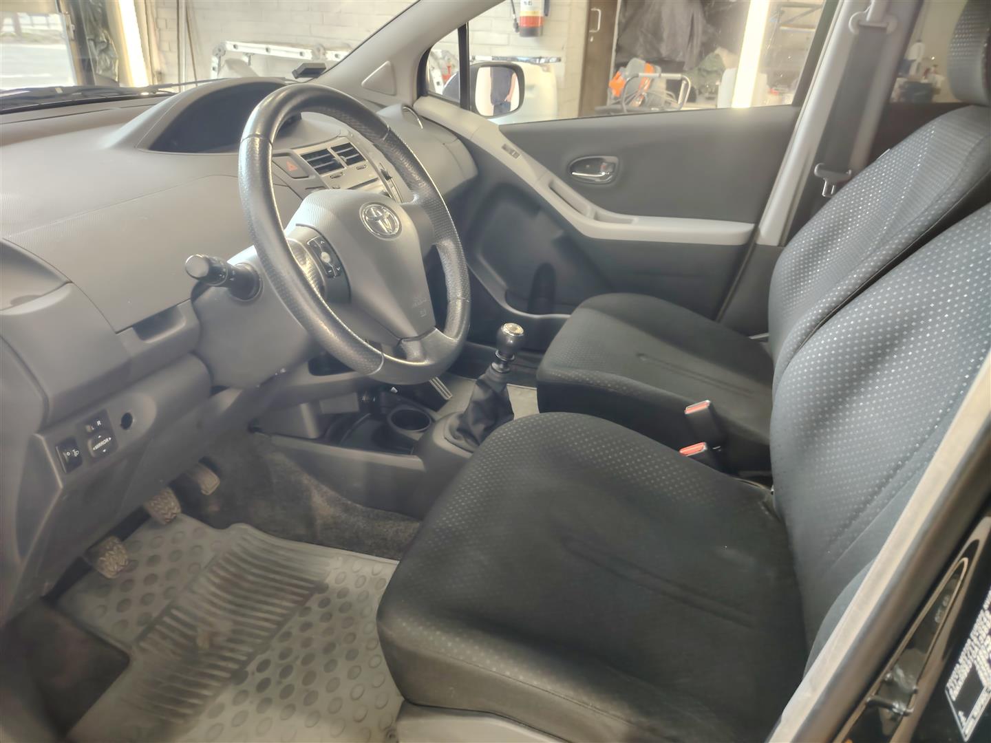 TOYOTA YARIS 2010