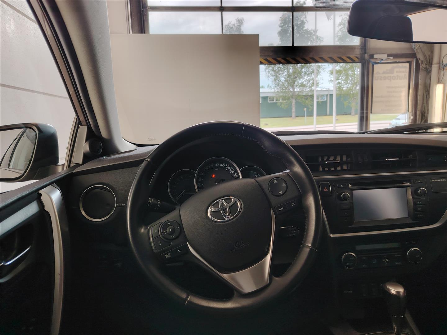 TOYOTA AURIS 2015