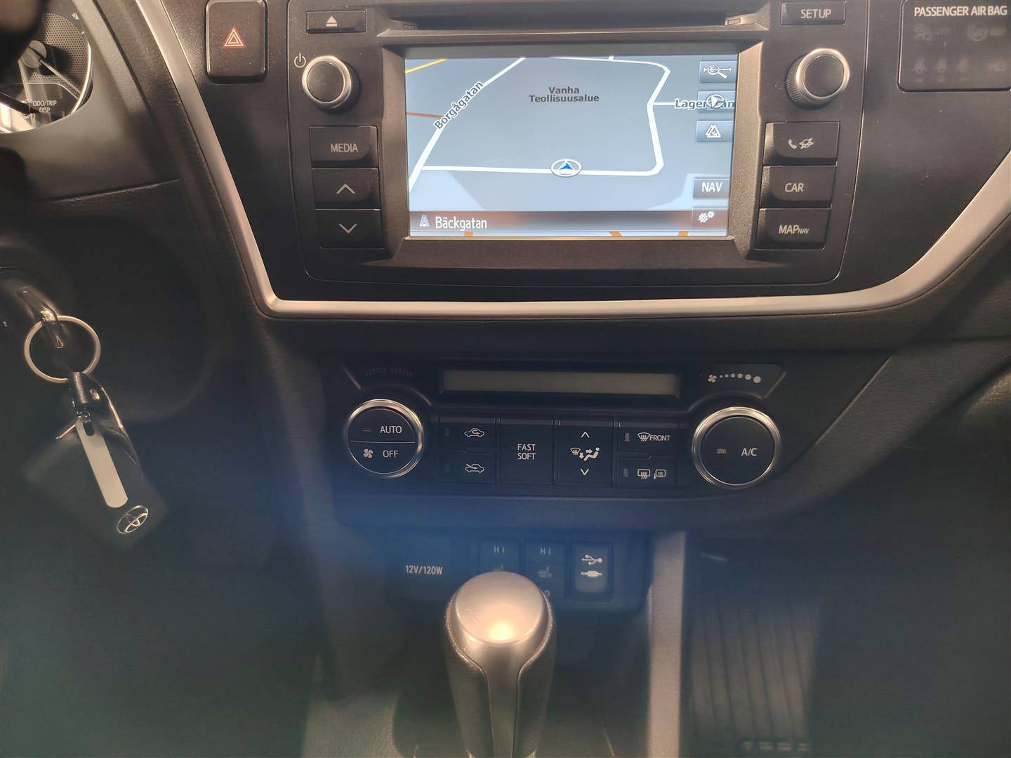 TOYOTA AURIS 2015
