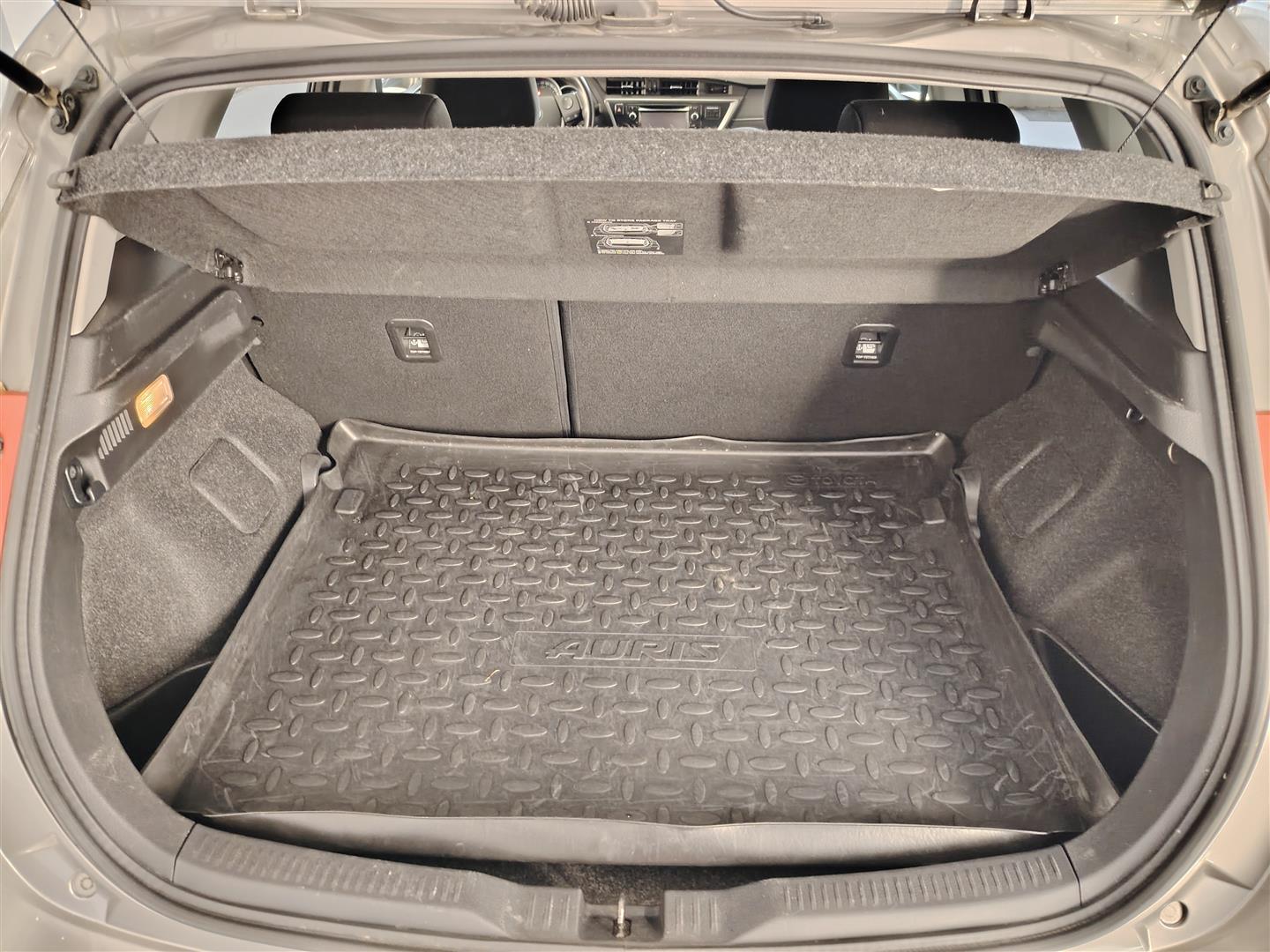 TOYOTA AURIS 2015