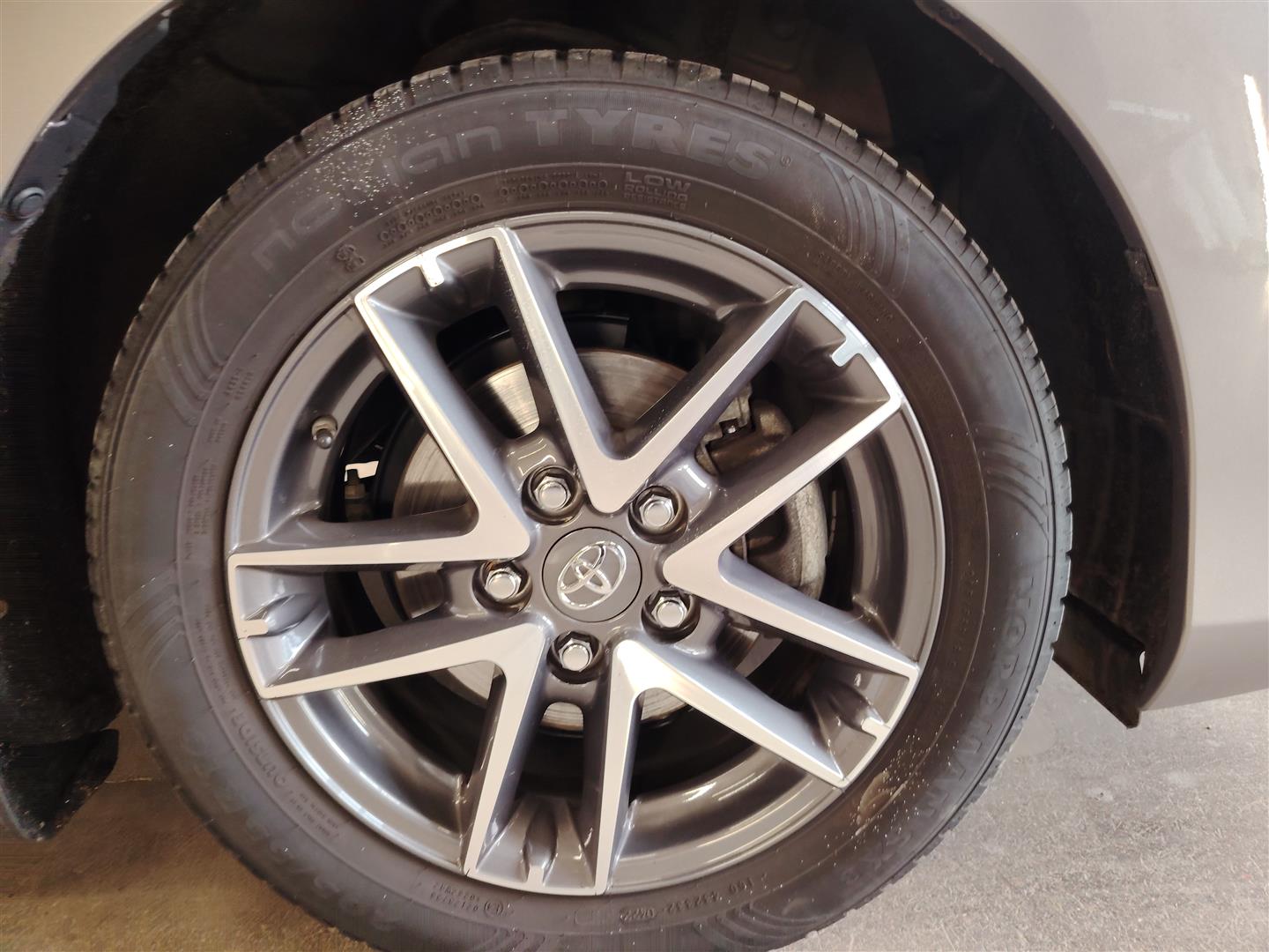 TOYOTA AURIS 2015