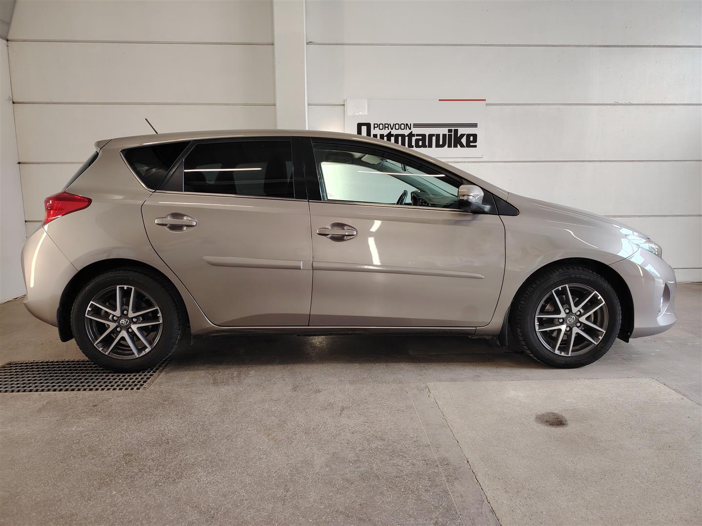 TOYOTA AURIS 2015
