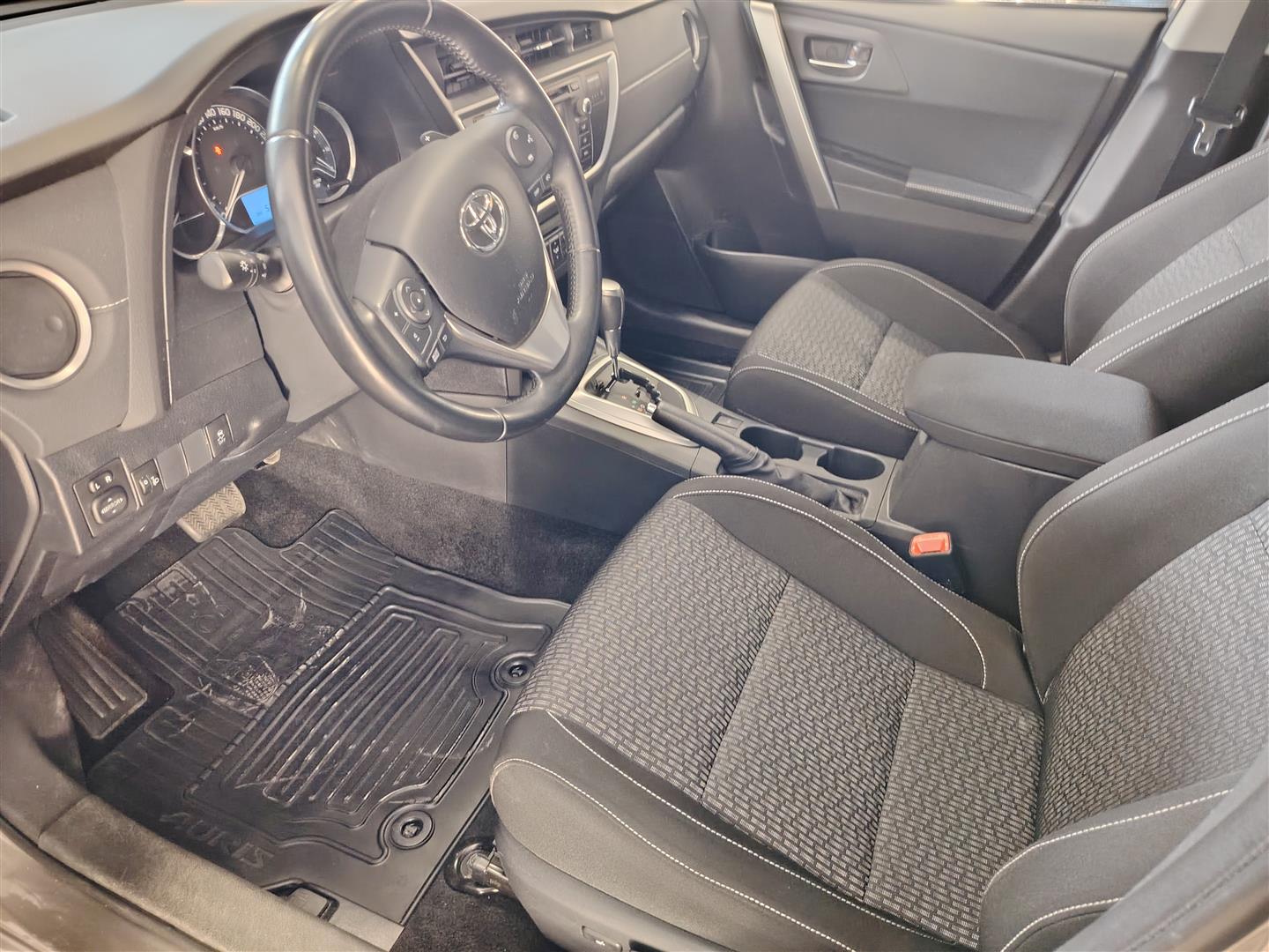 TOYOTA AURIS 2015