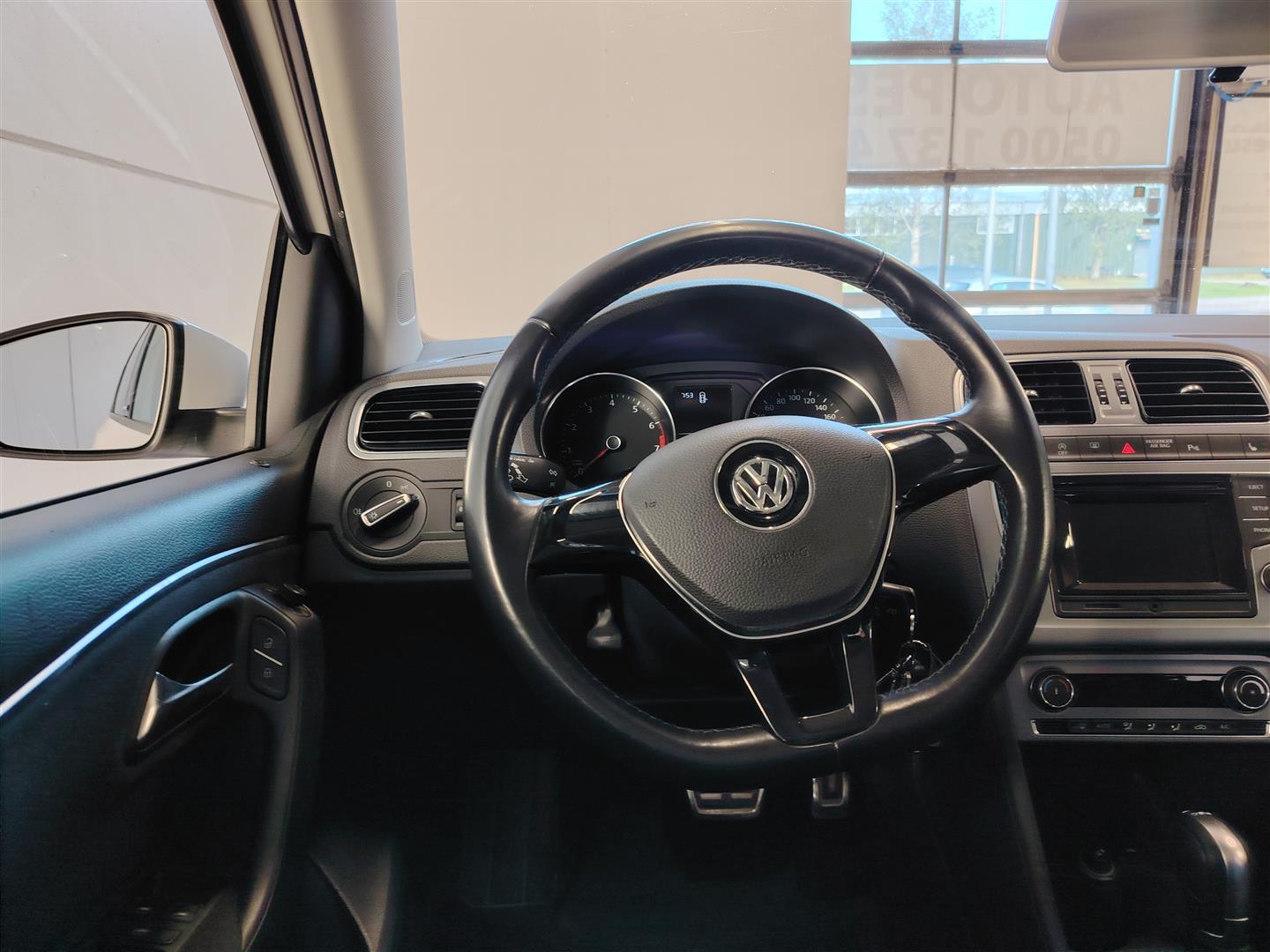 VOLKSWAGEN POLO 2016