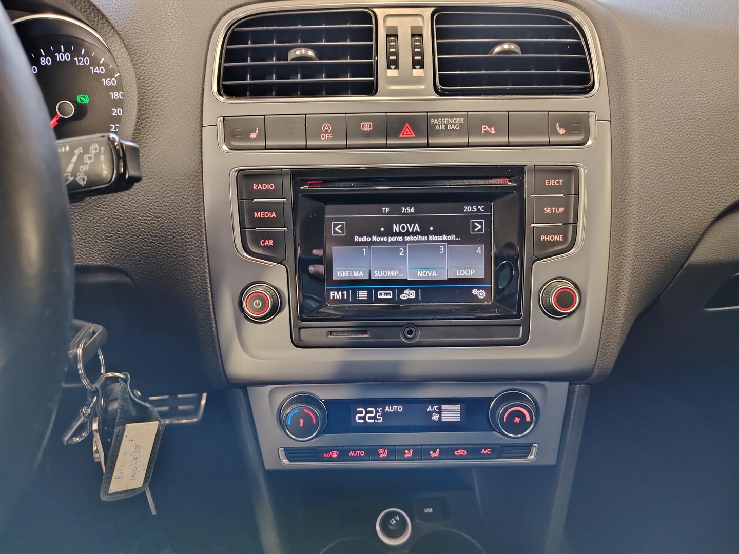 VOLKSWAGEN POLO 2016